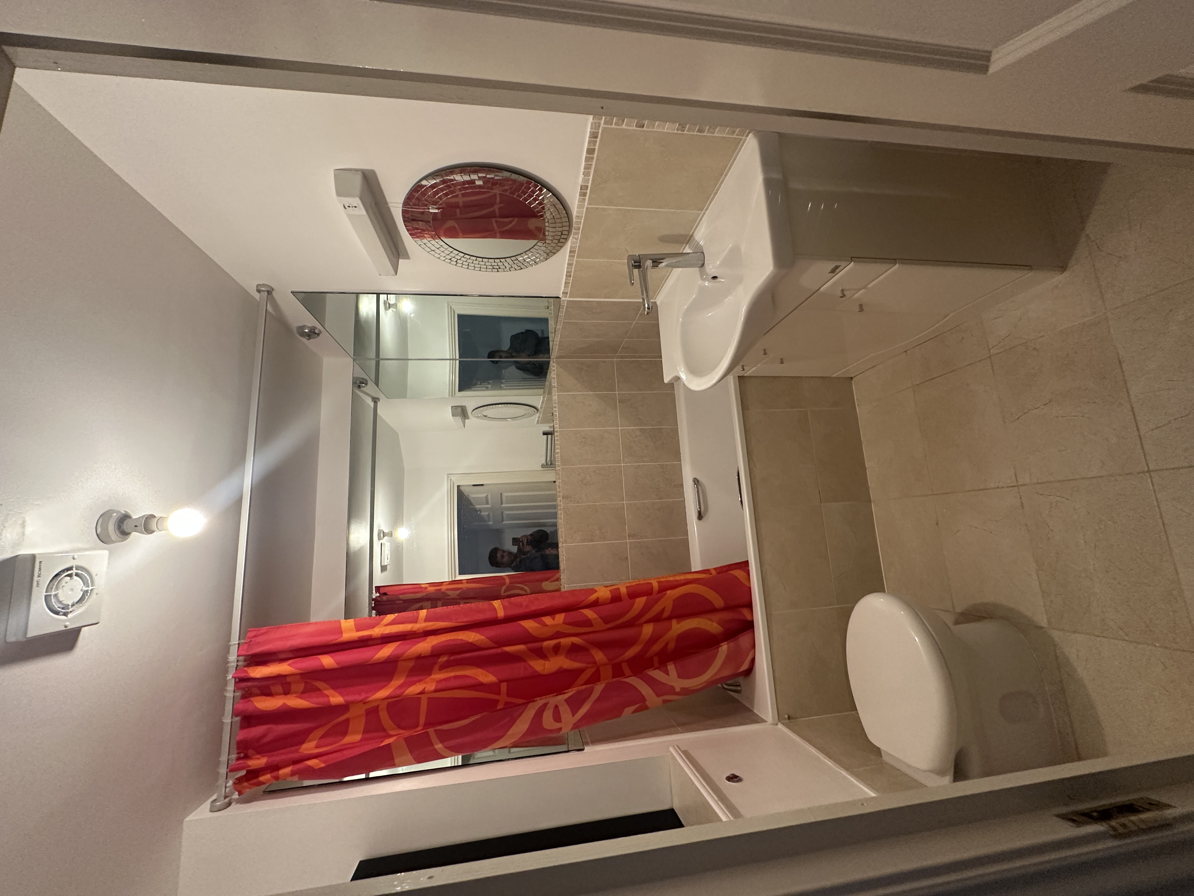 Single female seeking similar to share a 2 bed 2 bath flat