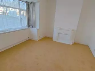 5 bedroom semi-detached house to rent