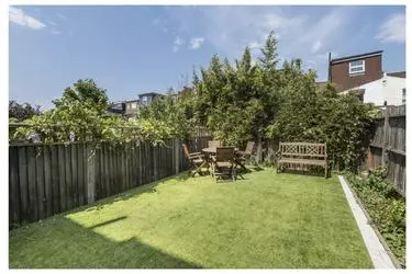 4 bedroom terraced house to rent  in Aldren Road
