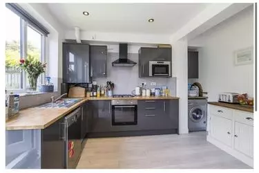 4 bedroom terraced house to rent  in Aldren Road