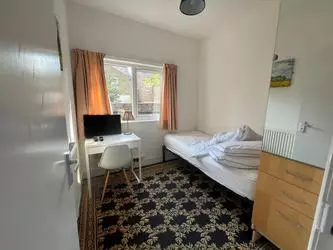 1 bedroom in a house share to rent