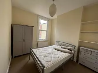 4 bedroom house to rent in Brewster Gardens