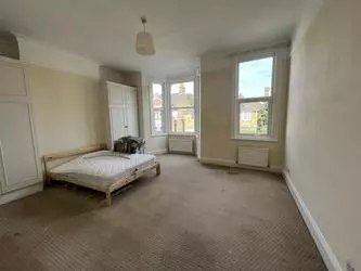 4 bedroom house to rent in Brewster Gardens