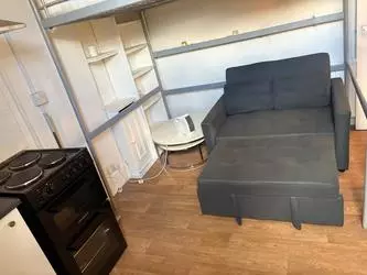  Studio to rent In Walm Lane
