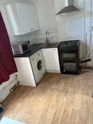  Studio to rent In Walm Lane