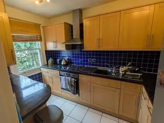 2 bedroom flat to rent Fordwych Road