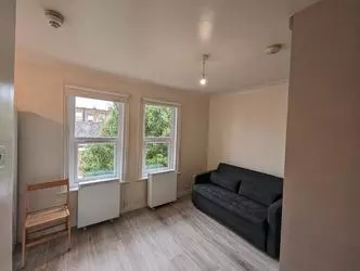 Studio to rent Tunis Road