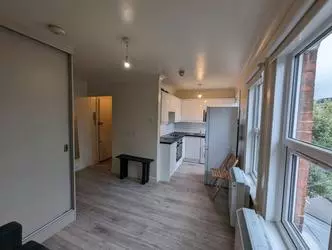 Studio to rent Tunis Road
