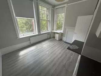 Studio to rent Hornsey Lane