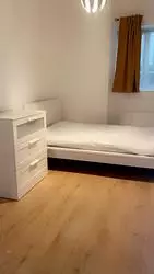 Double in a flat share to rent Ballards Lan