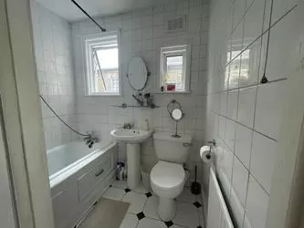 1 bedroom in a flat share to rent
