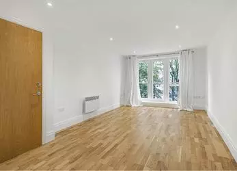 Double flat to rent in Seven Kings Way