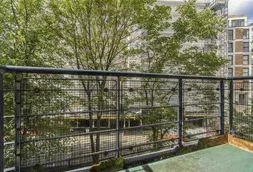 Double flat to rent in Seven Kings Way