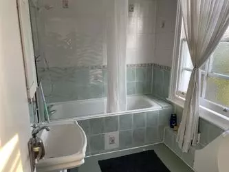 1 bedroom in a flat share to rent