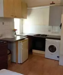 Studio to rent in Mazenod Avenue