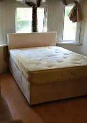 Studio to rent in Mazenod Avenue