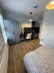 Studio to rent High Street Harlesden