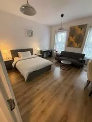 Studio to rent High Street Harlesden