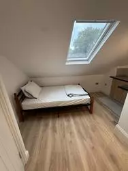 Studio to rent High Street Harlesden