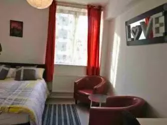 3 Double Rooms to rent in Augustus Street