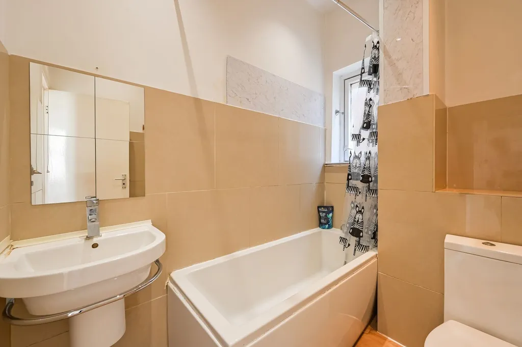 Well presented 1 bedroom in Miranda Road, London