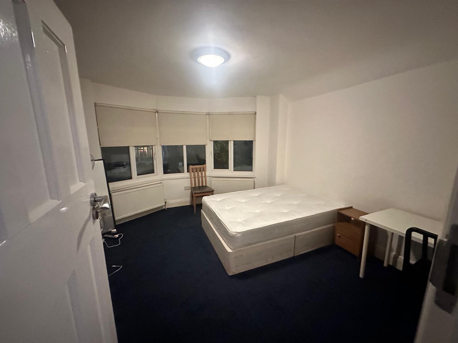 Three rooms available at Hendon london uk