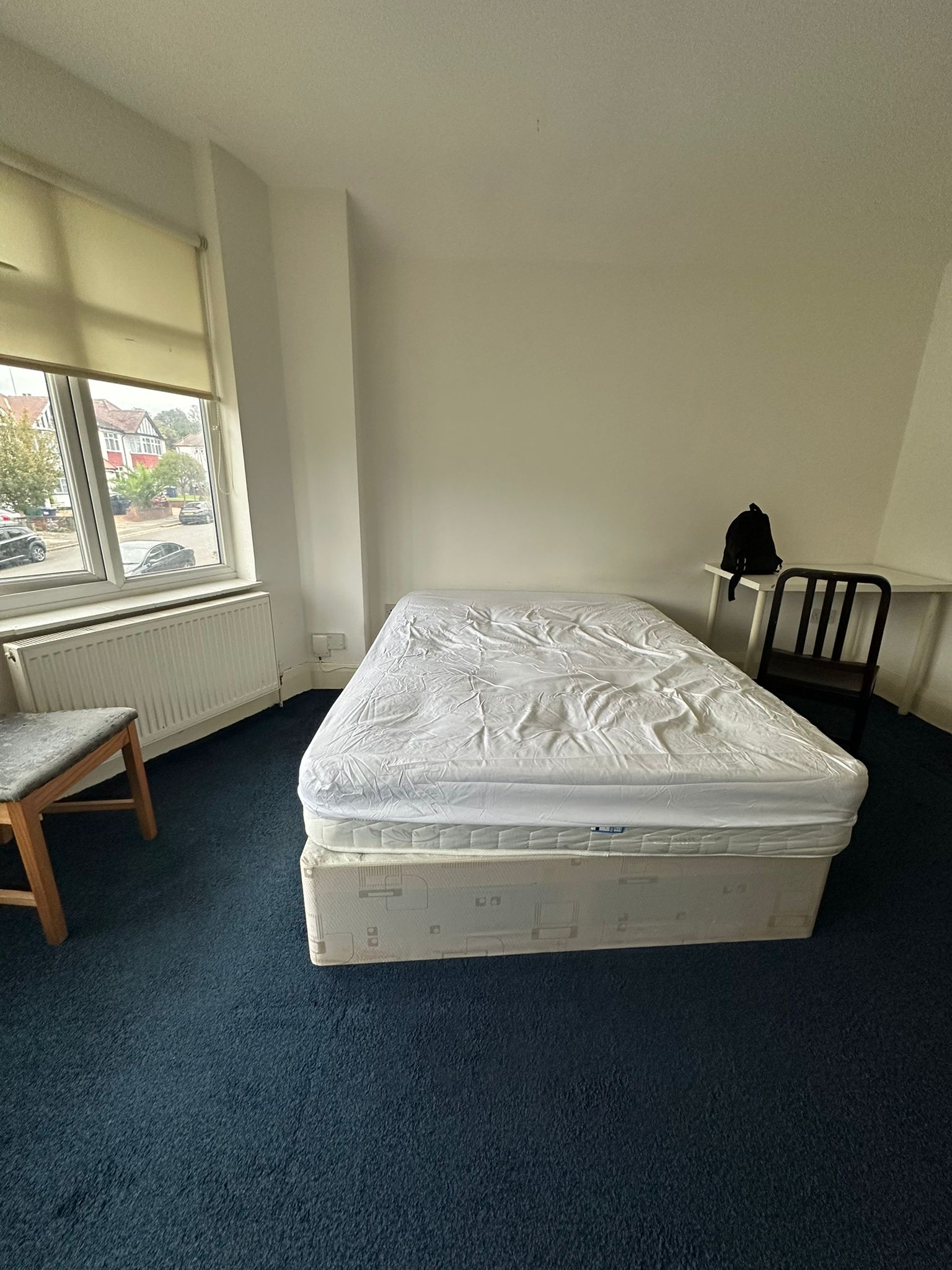 Three rooms available at Hendon london uk
