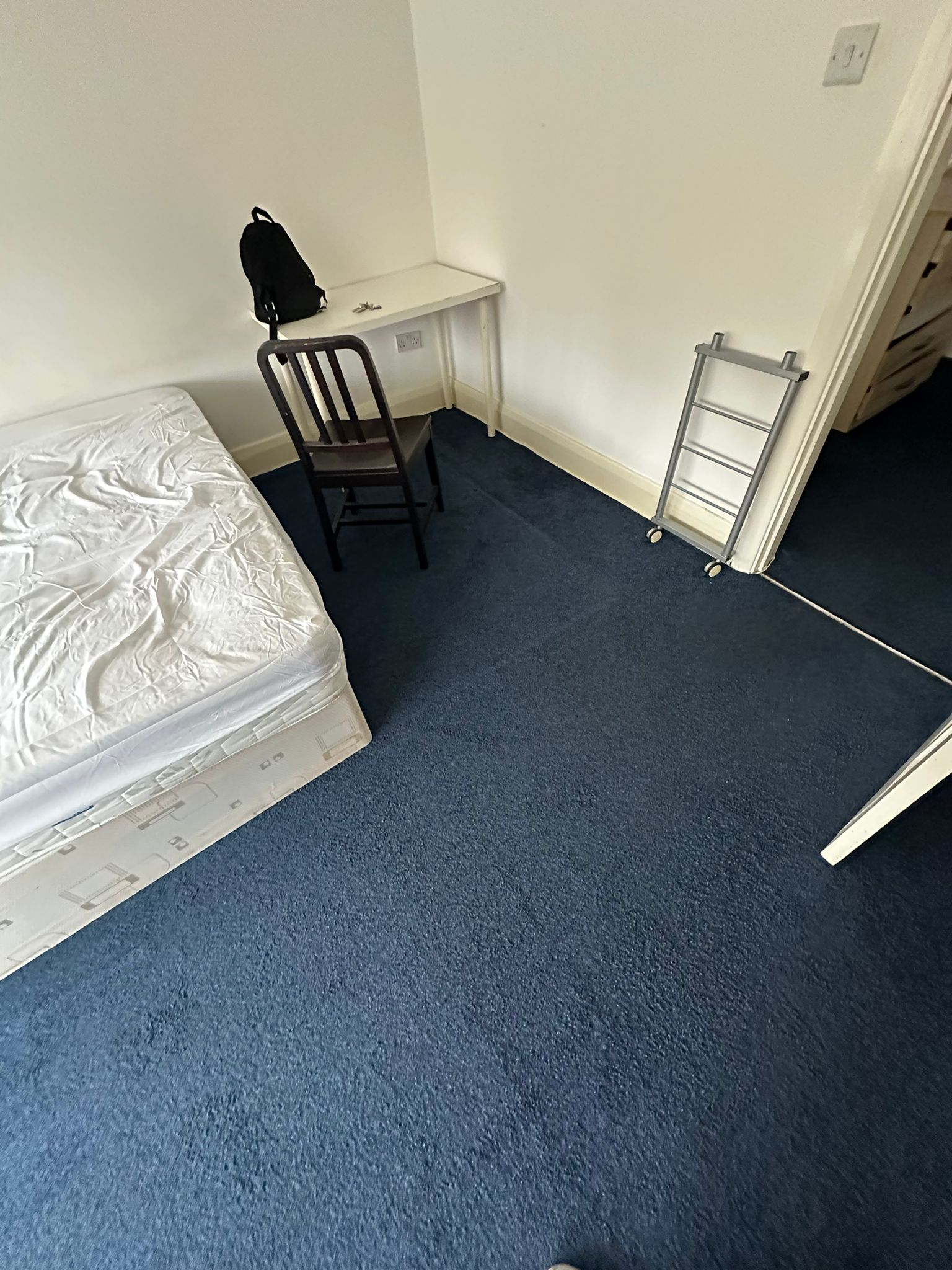 Three rooms available at Hendon london uk