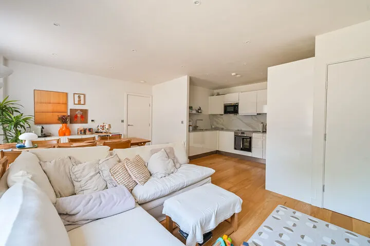 Charming 2 bedroom flat in Canonbury Place, London, N1 2NN