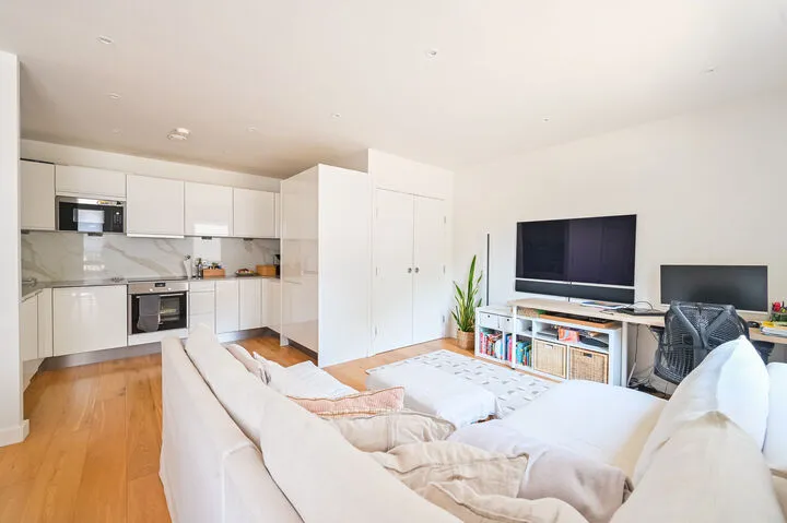 Charming 2 bedroom flat in Canonbury Place, London, N1 2NN