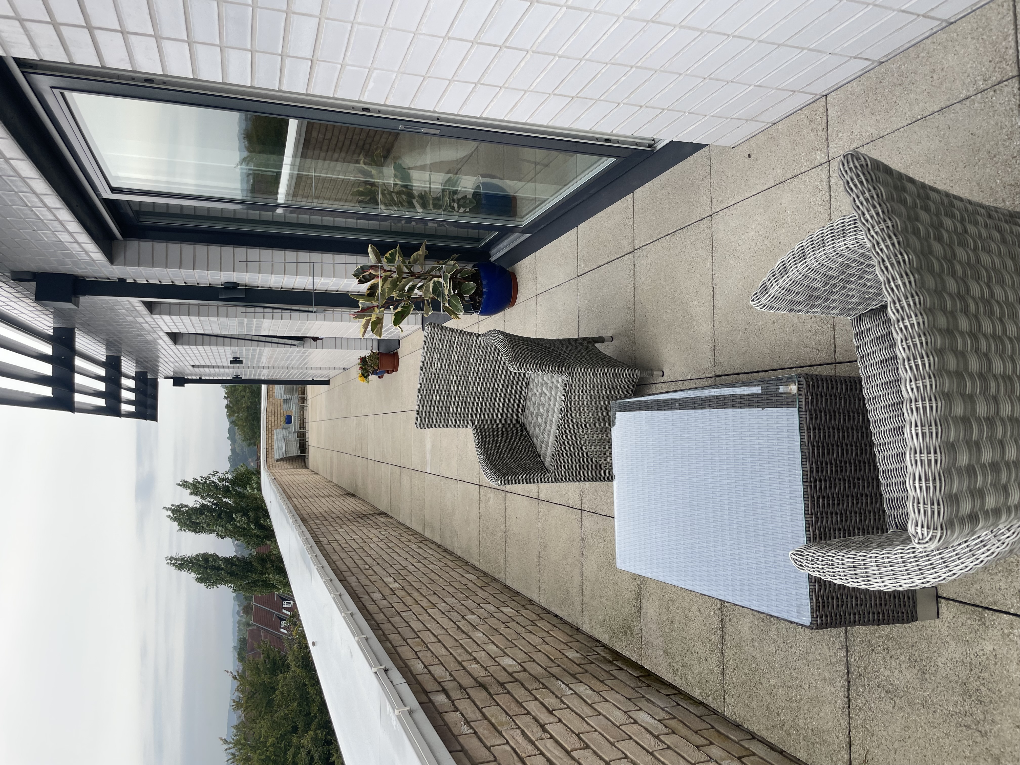 3.bedroom penthouse by a park 