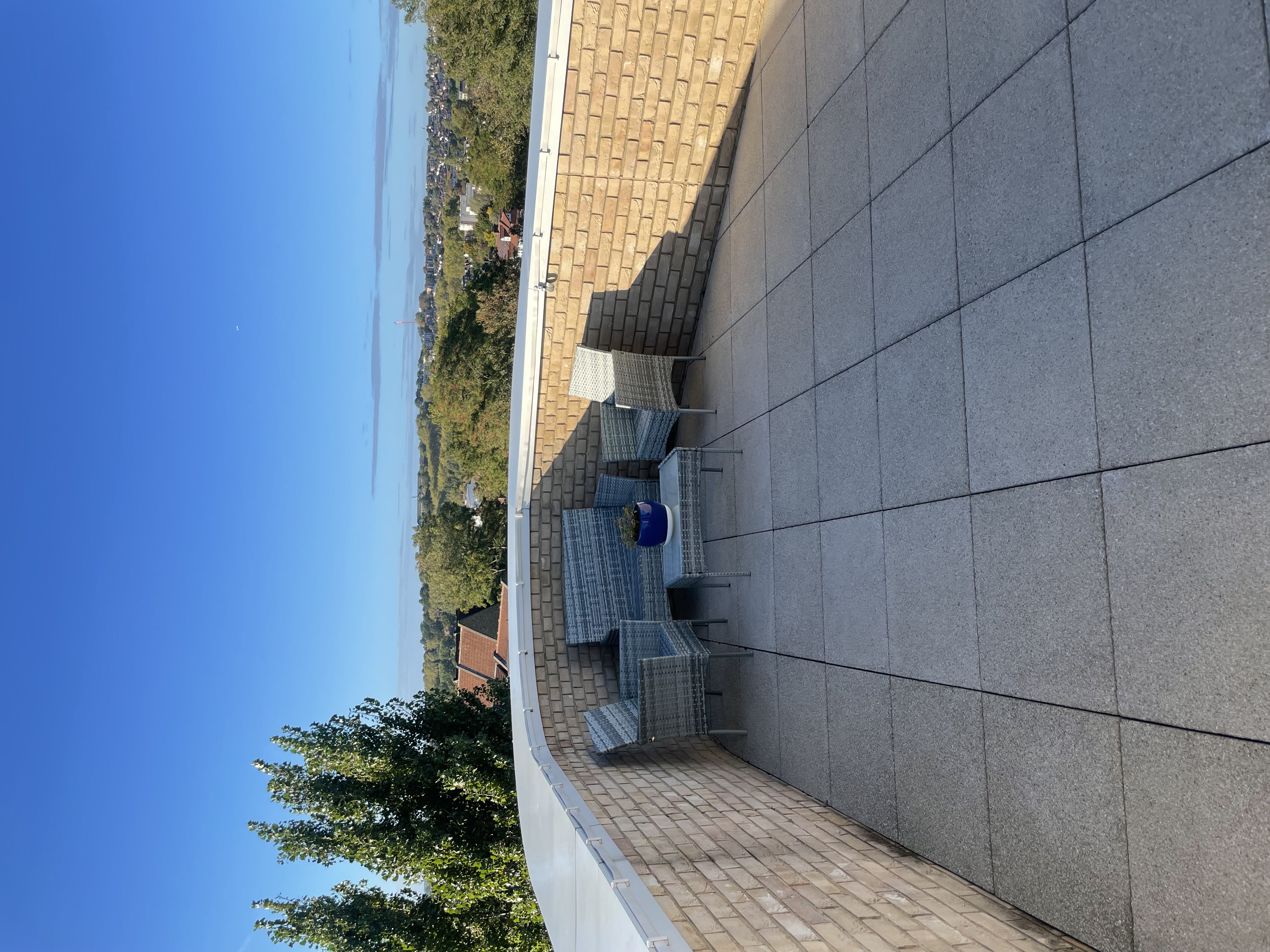 3.bedroom penthouse by a park 