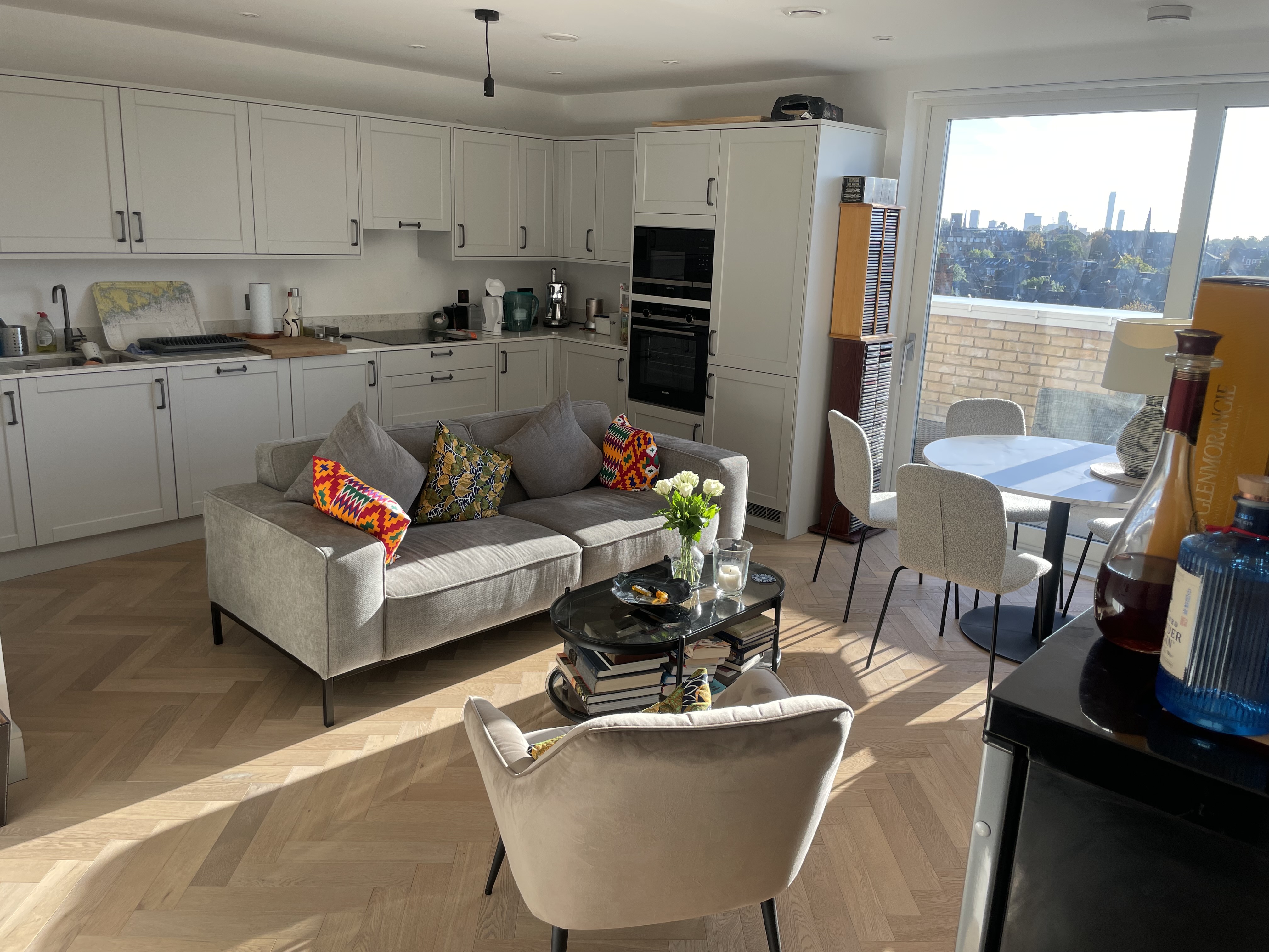 3.bedroom penthouse by a park 