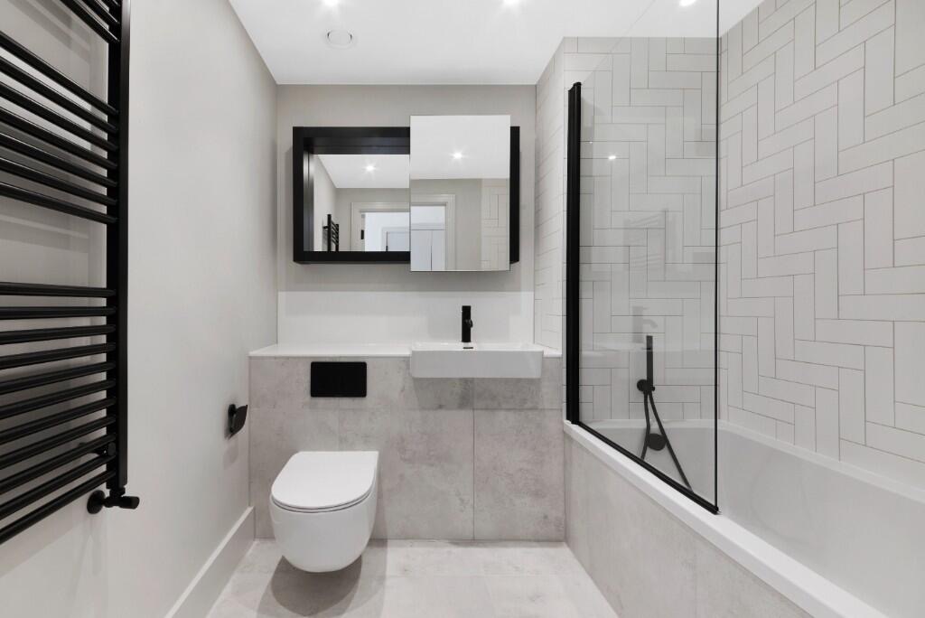 3.bedroom penthouse by a park 