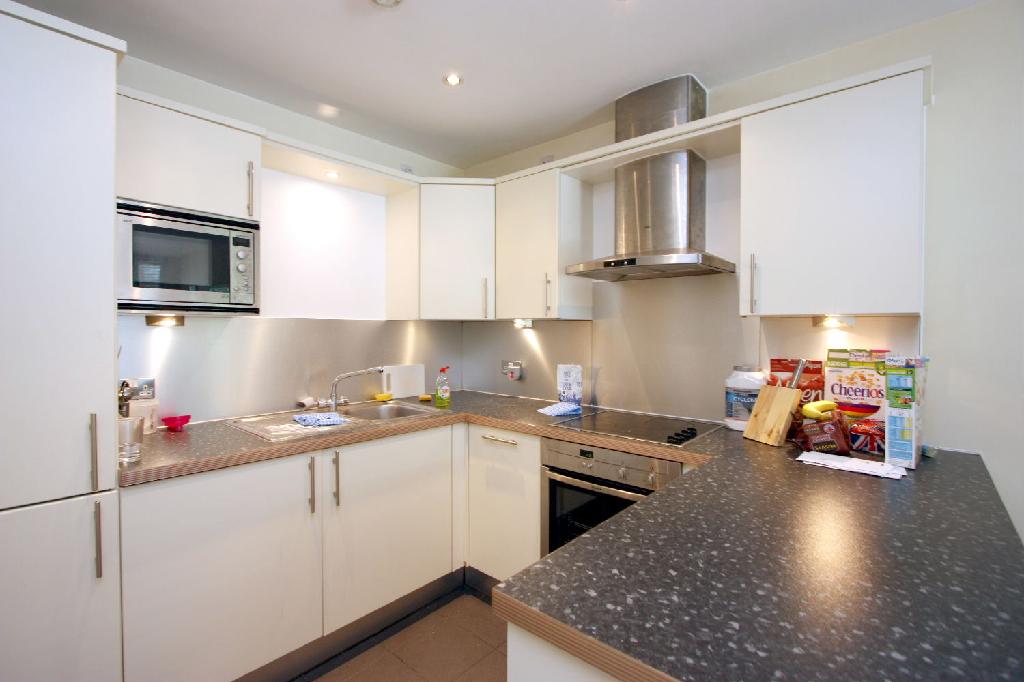 Perfect location, great 2 bedroom flat share 