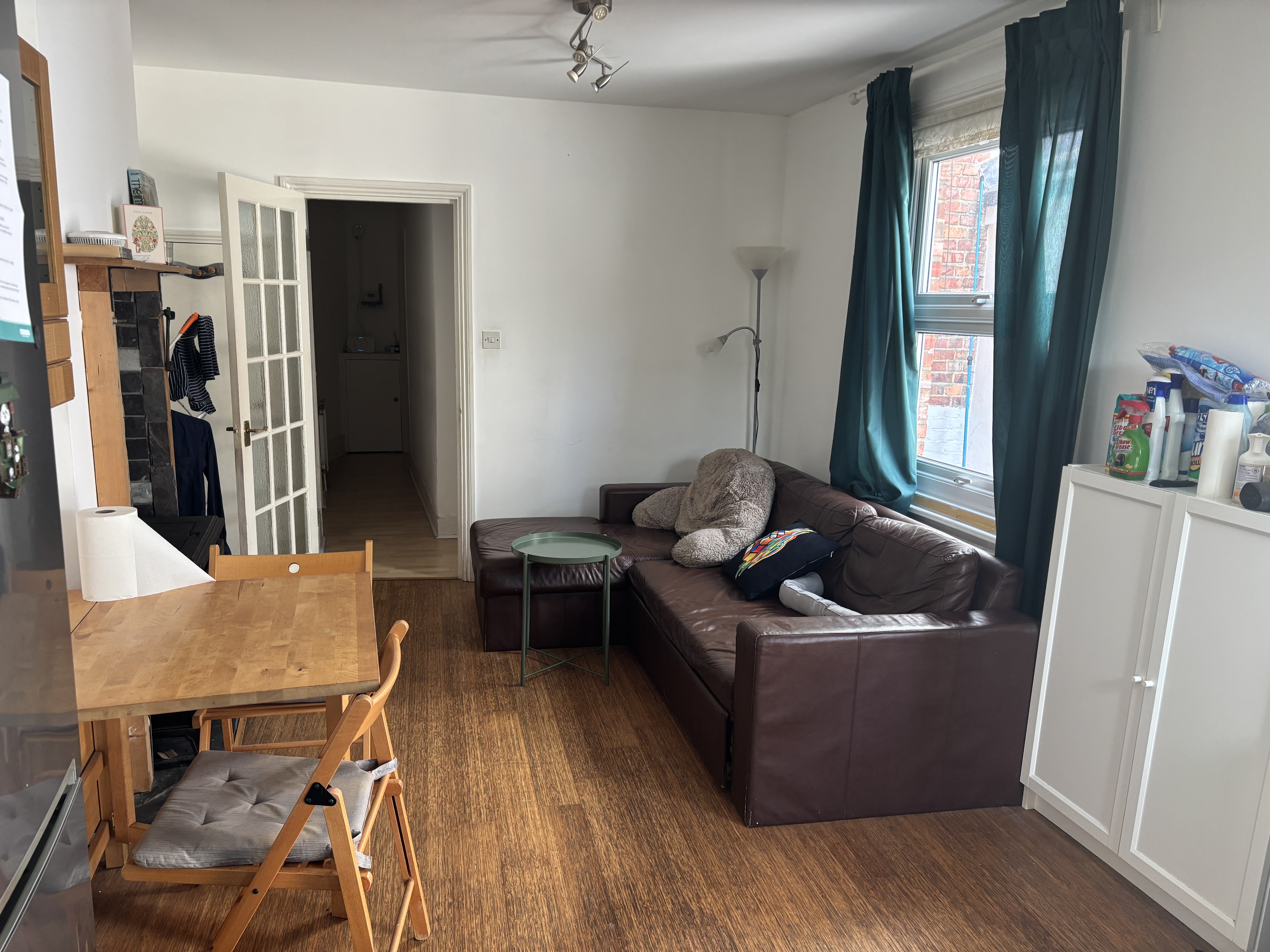 NICE ROOM AVAILABLE IN CHILDS HILL