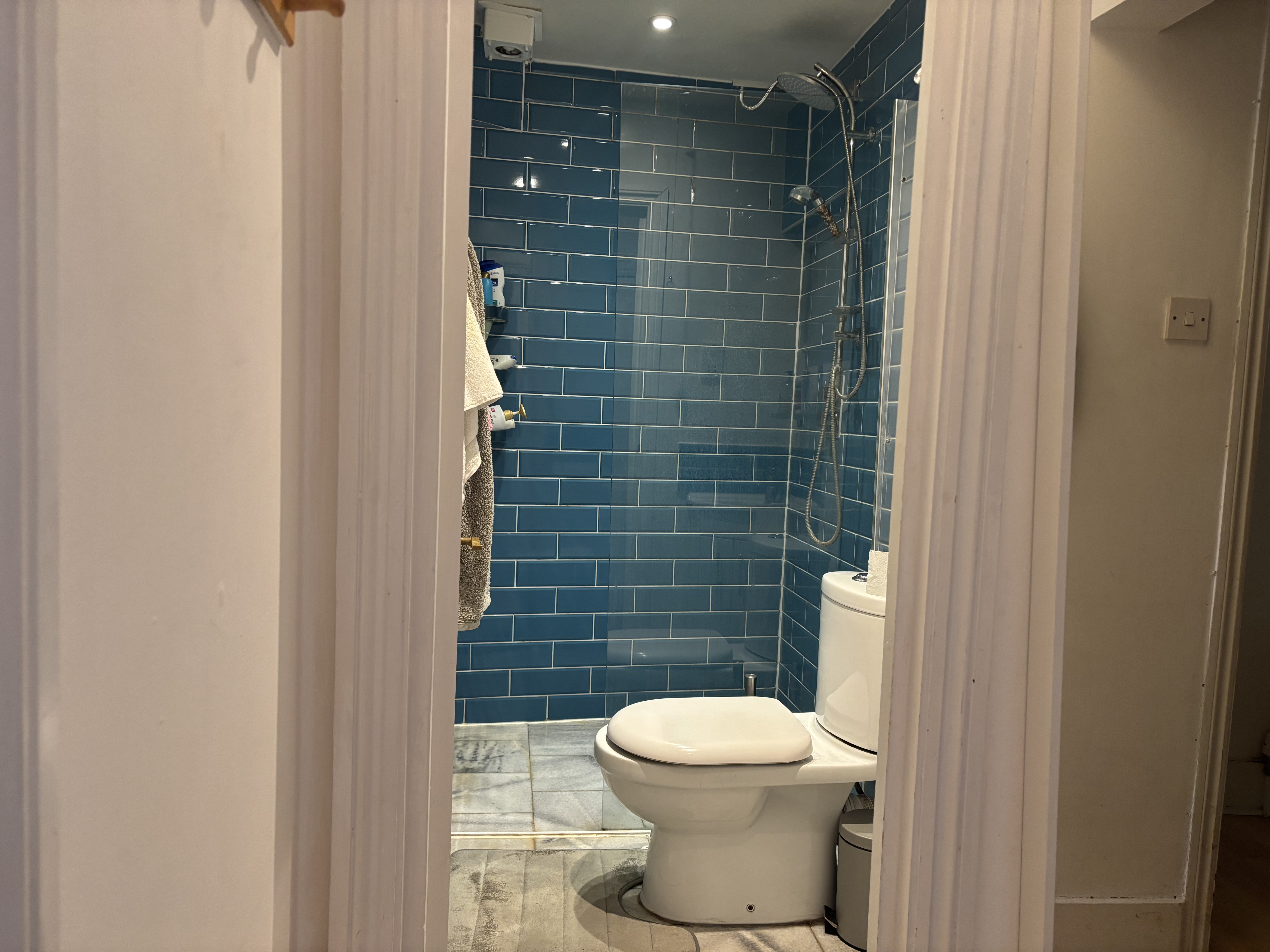 NICE ROOM AVAILABLE IN CHILDS HILL