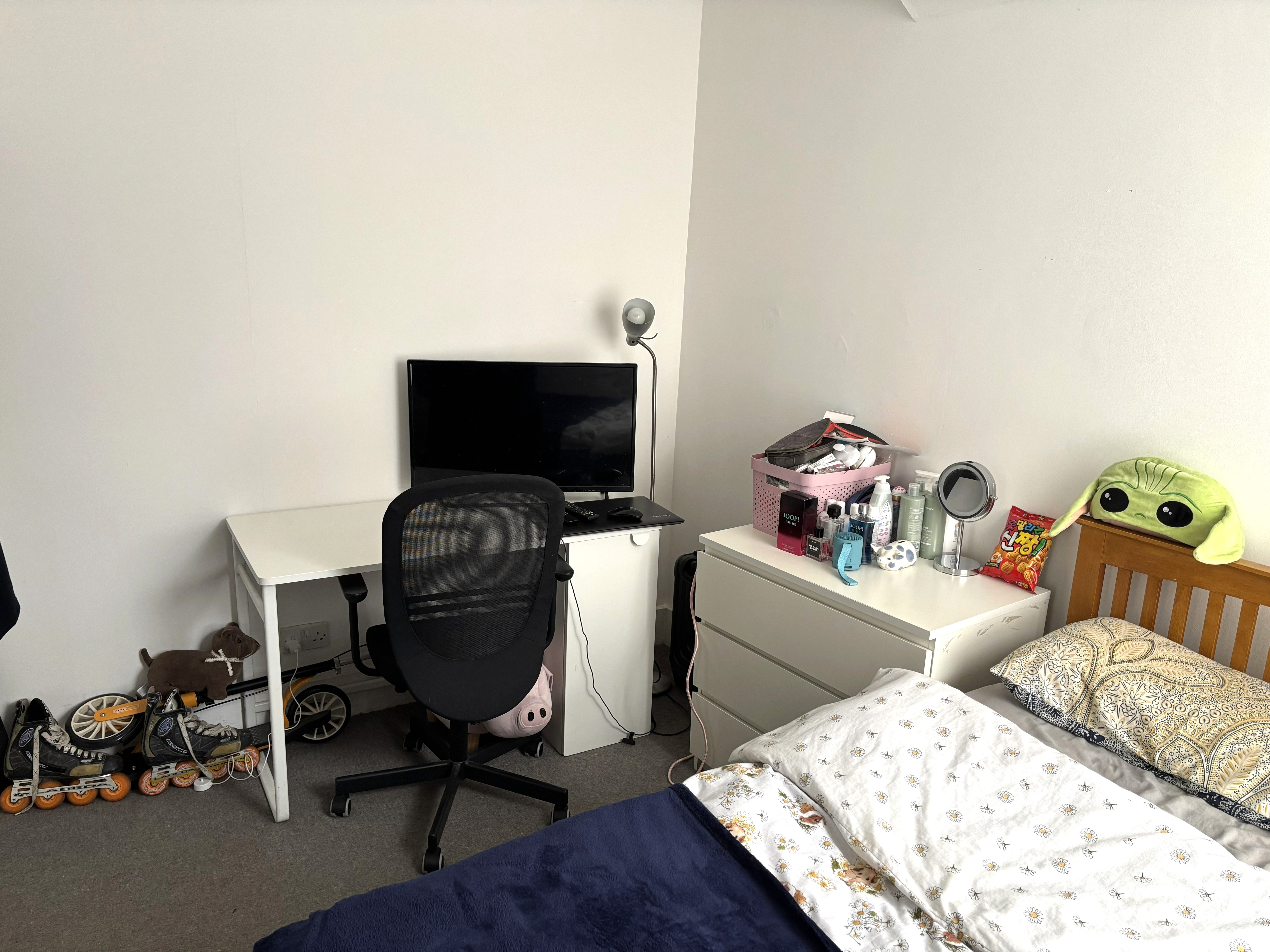 NICE ROOM AVAILABLE IN CHILDS HILL