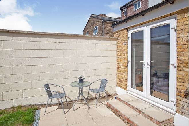 Double room in house with garden