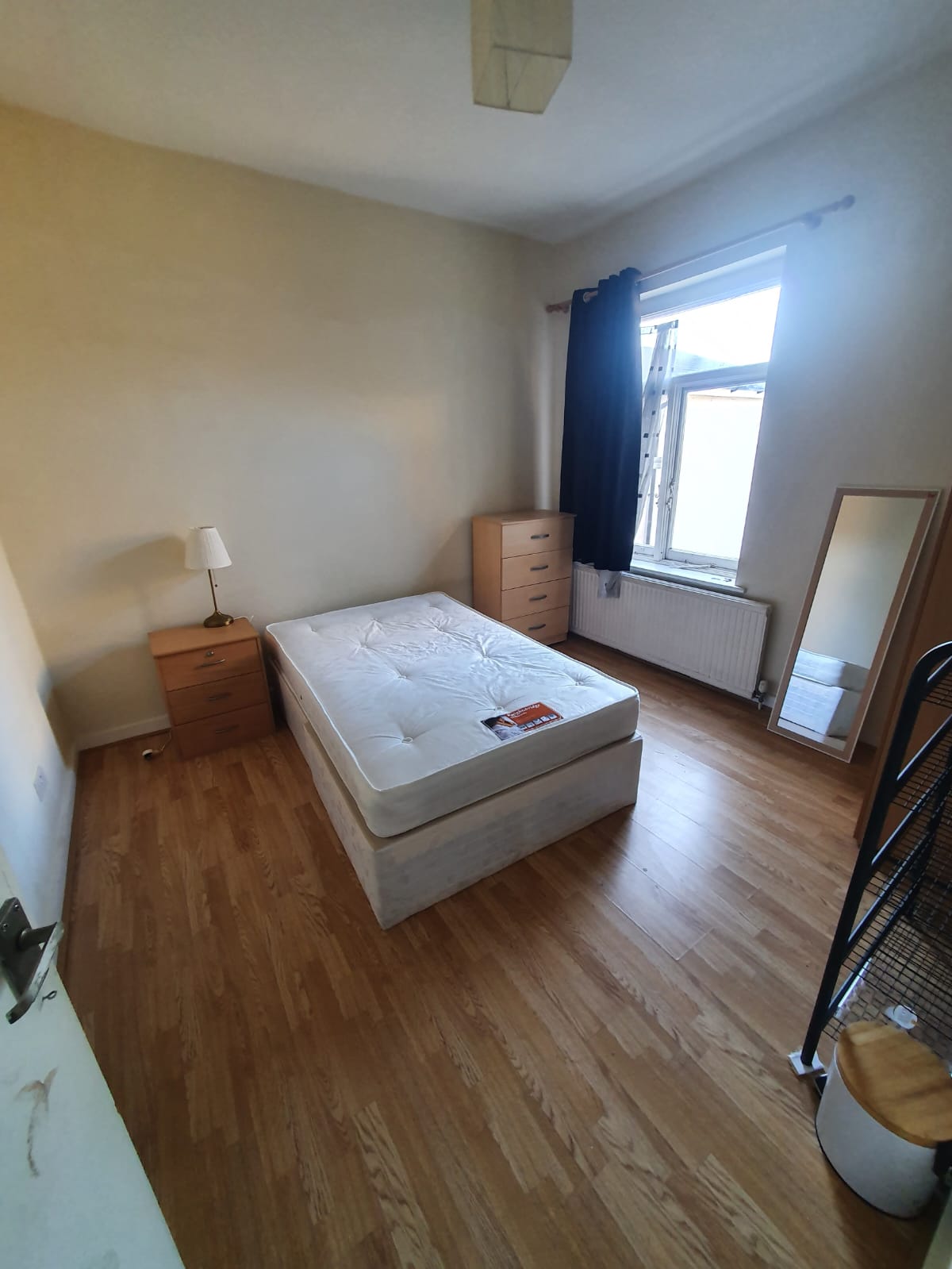 DOUBLE ROOM - TURNPIKE LANE