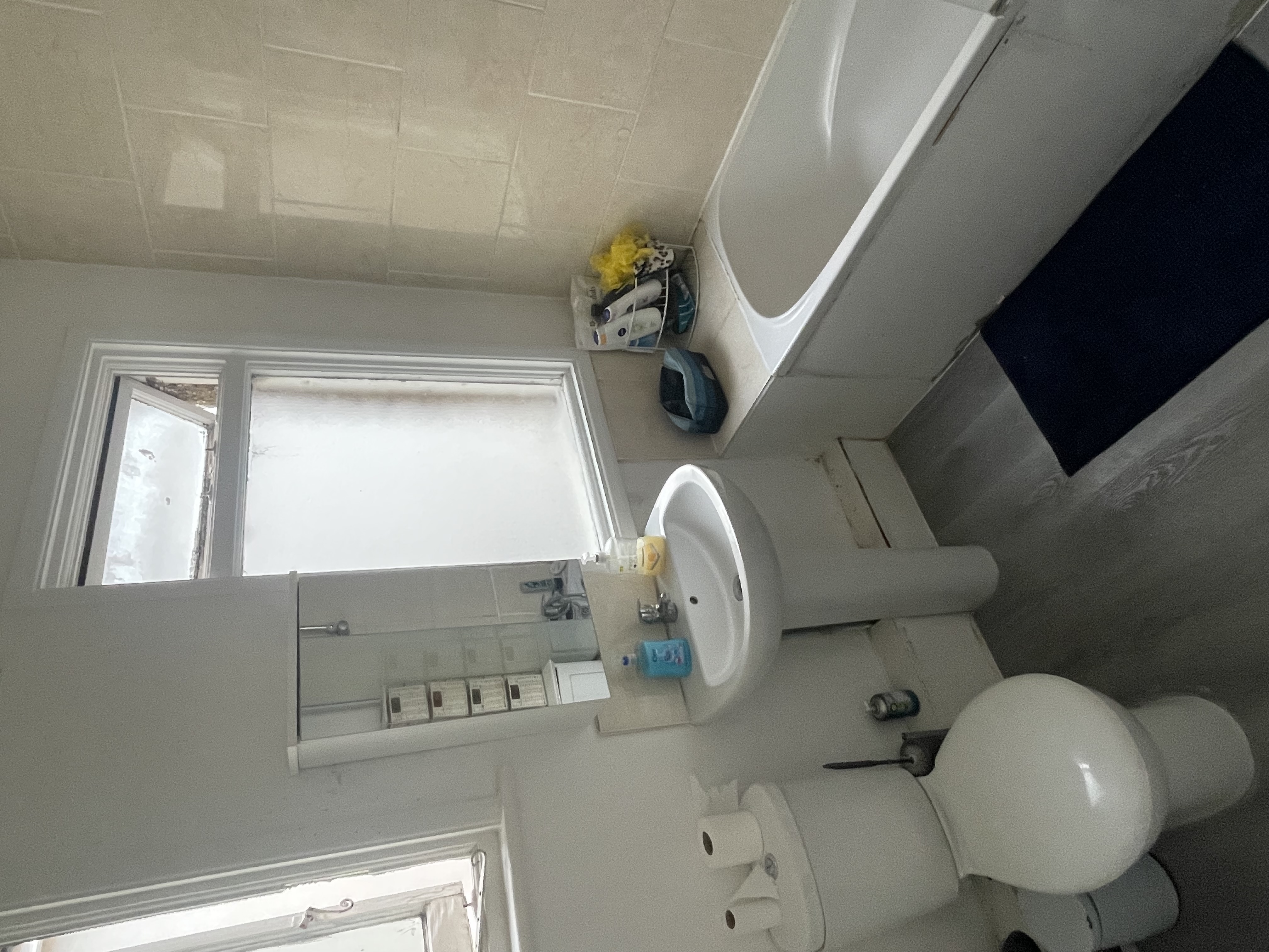 DOUBLE ROOM - TURNPIKE LANE
