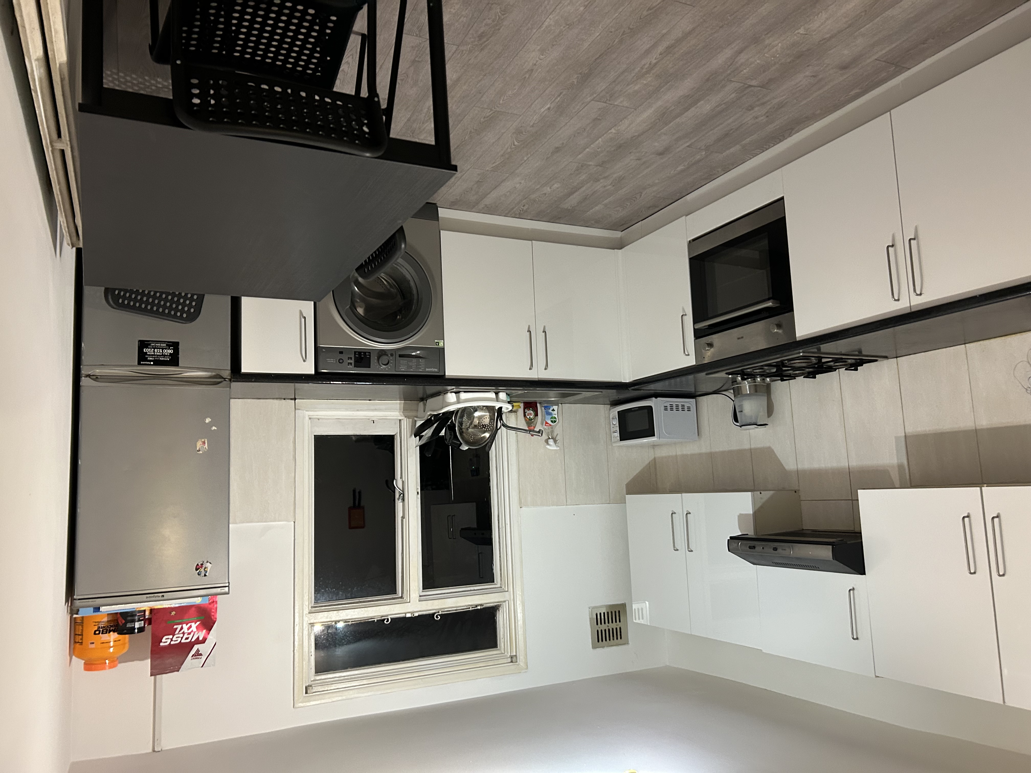 DOUBLE ROOM - TURNPIKE LANE