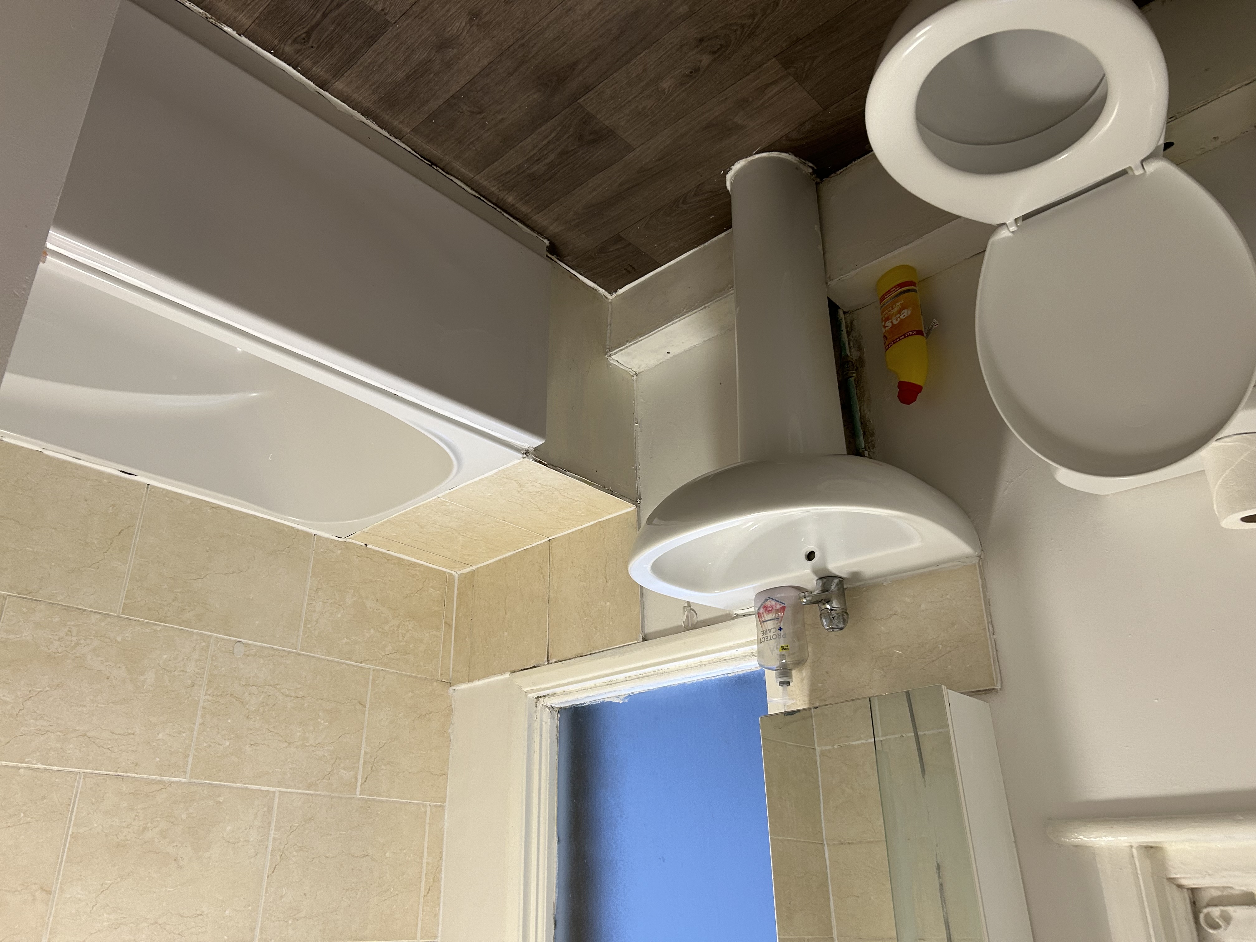 DOUBLE ROOM - TURNPIKE LANE