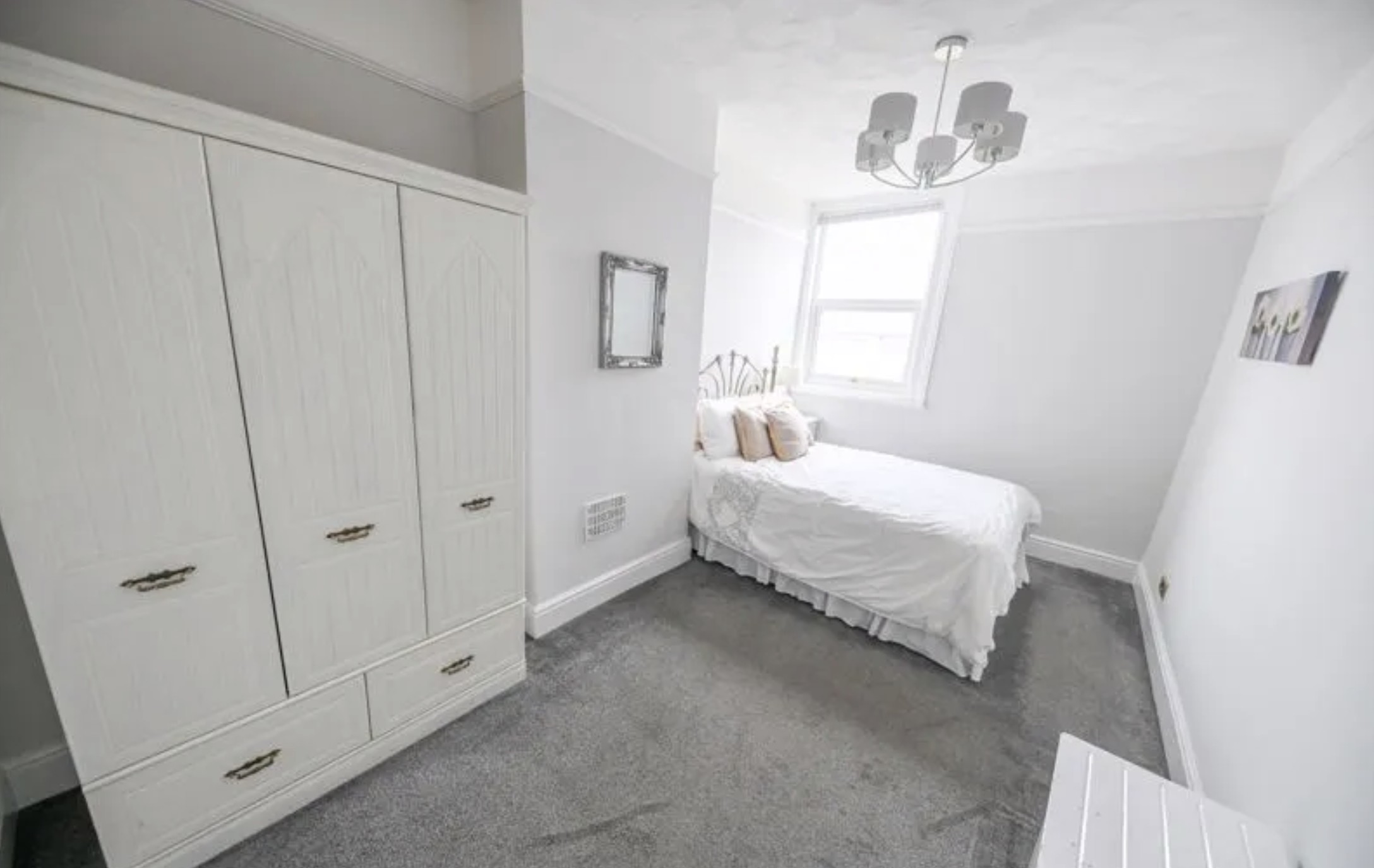 Cosy 2 bedroom flat share in a quiet, clean, comfortable loc