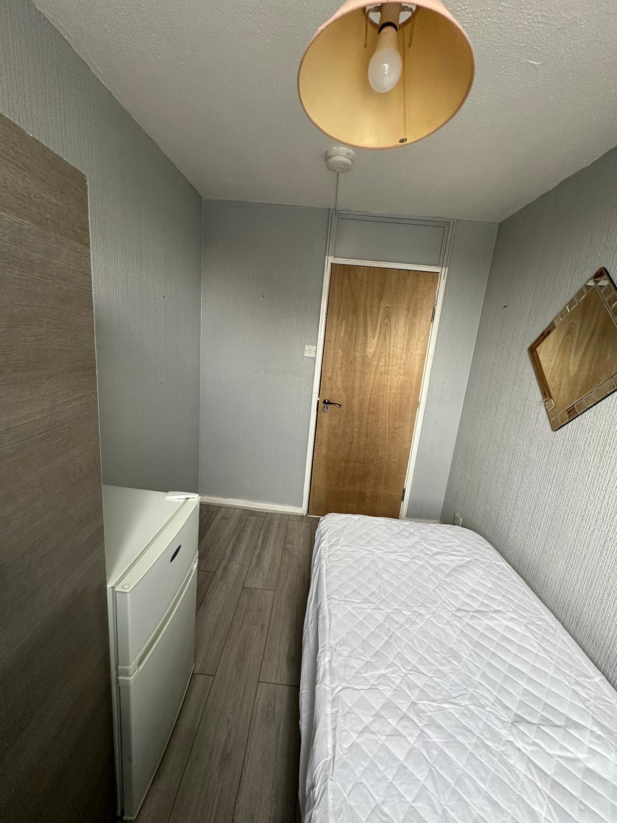 🌟 Single Room – Rothbury Walk (N17 0PQ, London)