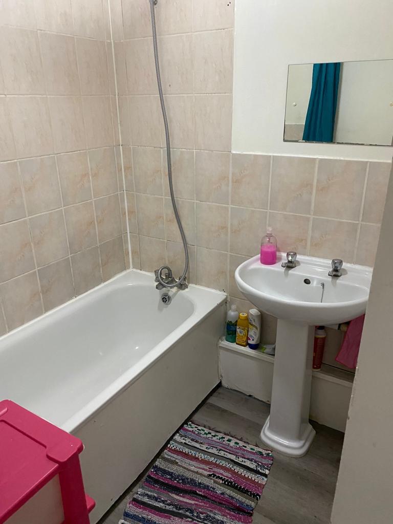 🌟 Single Room – Rothbury Walk (N17 0PQ, London)