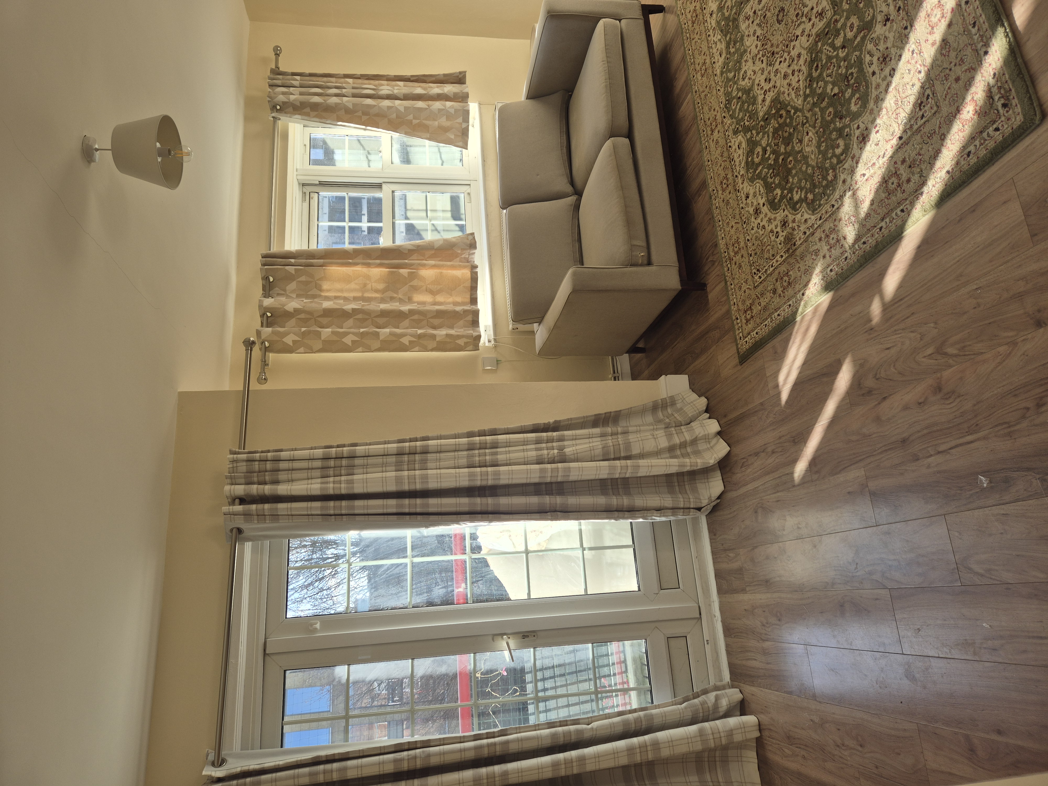 2 Double bedrooms to rent in a 3 bedroom flat