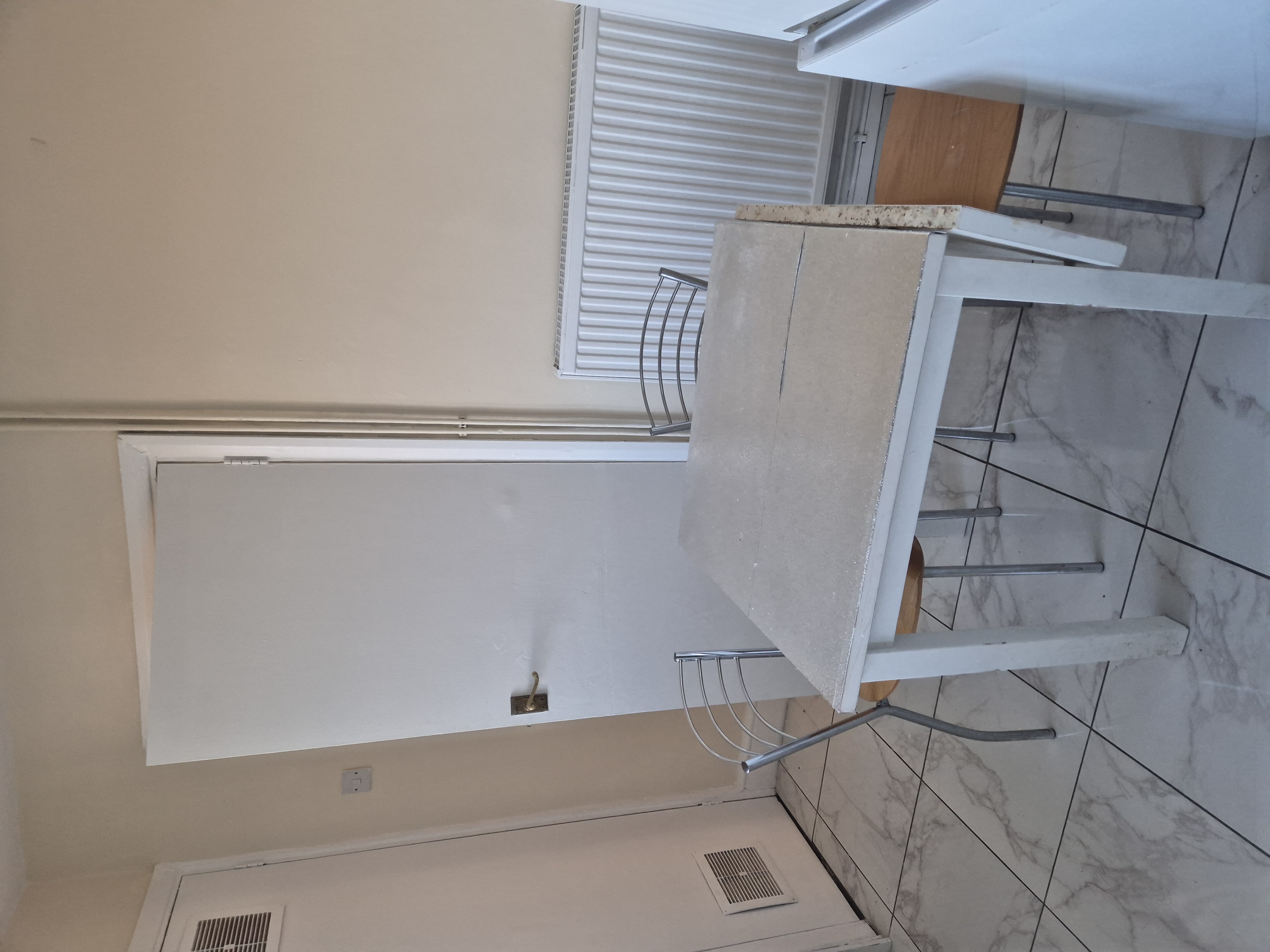 2 Double bedrooms to rent in a 3 bedroom flat