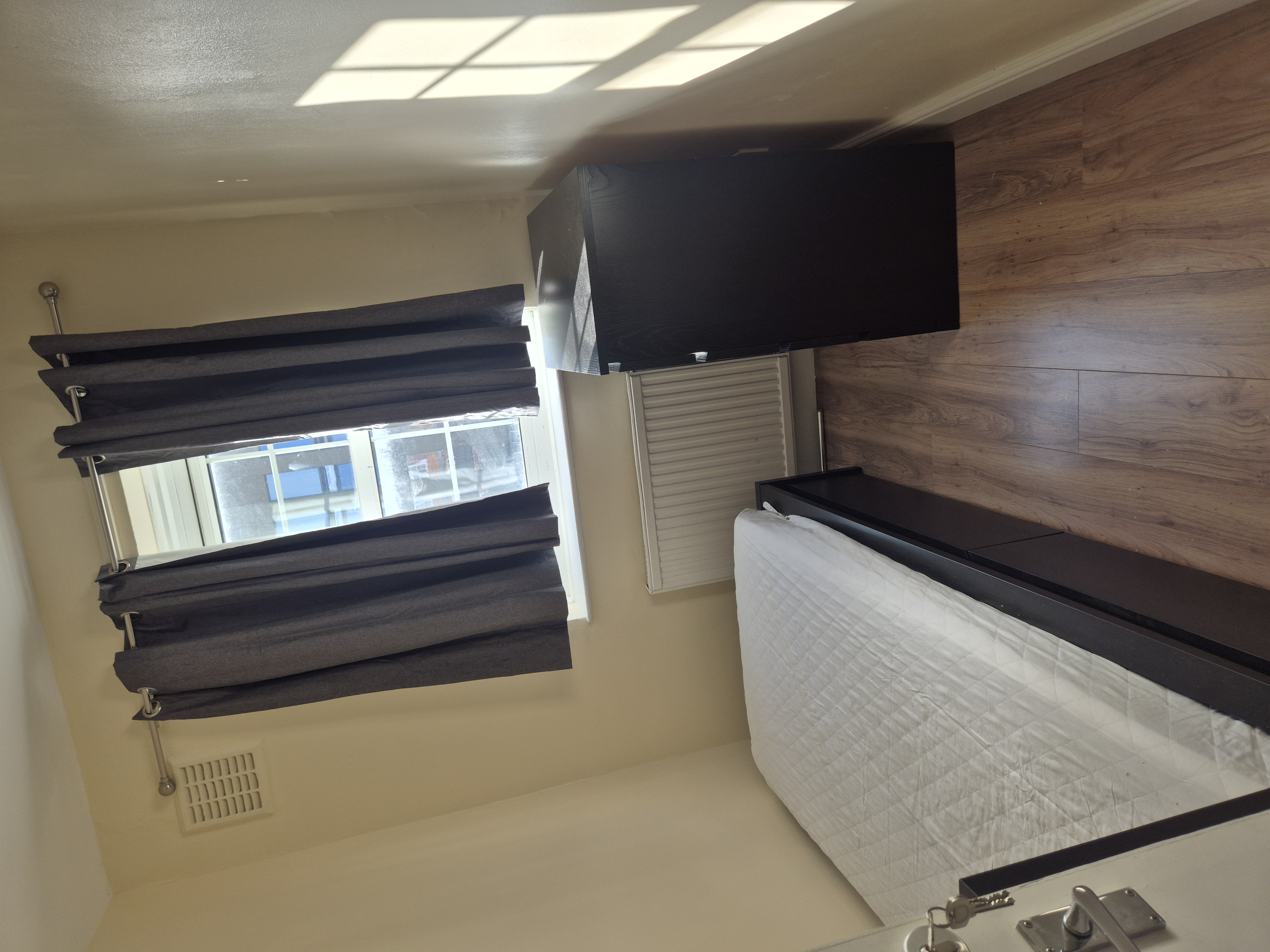 2 Double bedrooms to rent in a 3 bedroom flat