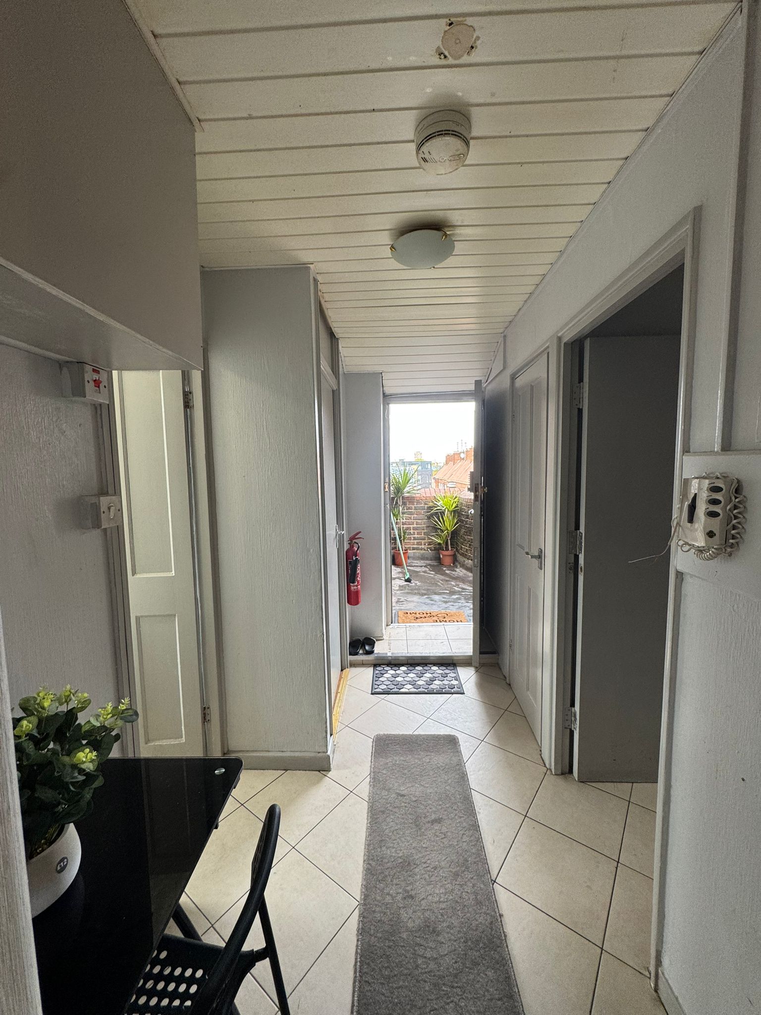 Double room in BRICK LANE Chicksand Stree (couples ok)